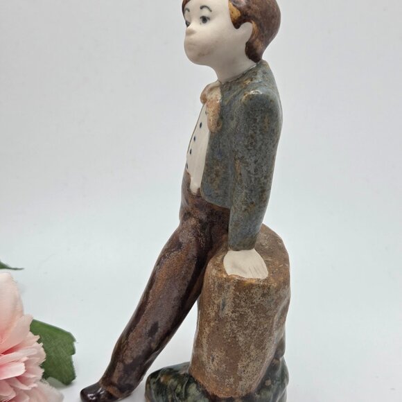 Vintage Hummelwerk Rex Valencia Spain Figurine Boy Gray Tan Leaning Porcelain - Picture 6 of 10